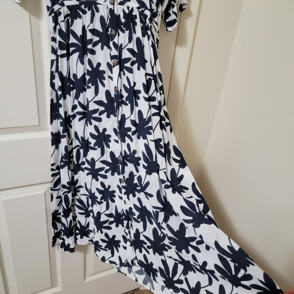 Blue and White Cuffed Midi Flower Print Dress - Picture 3 of 7